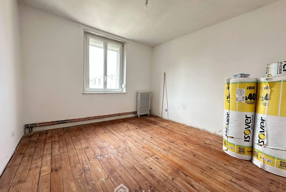 Magnifique maison en pierres de 160 m² à Laon avec cave et dépendance 
