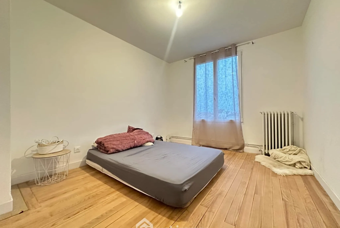 Magnifique maison en pierres de 160 m² à Laon avec cave et dépendance 