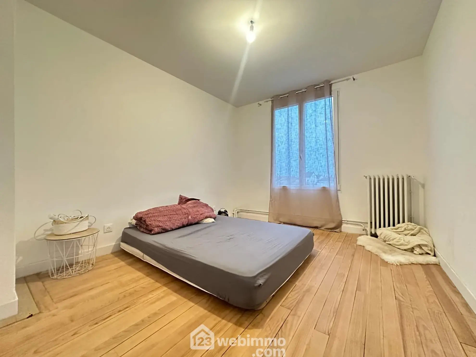 Magnifique maison en pierres de 160 m² à Laon avec cave et dépendance 