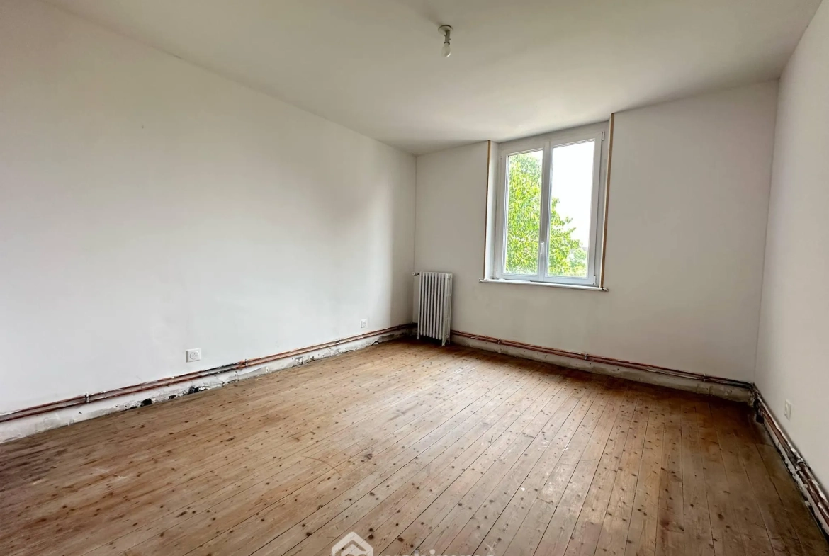 Magnifique maison en pierres de 160 m² à Laon avec cave et dépendance 