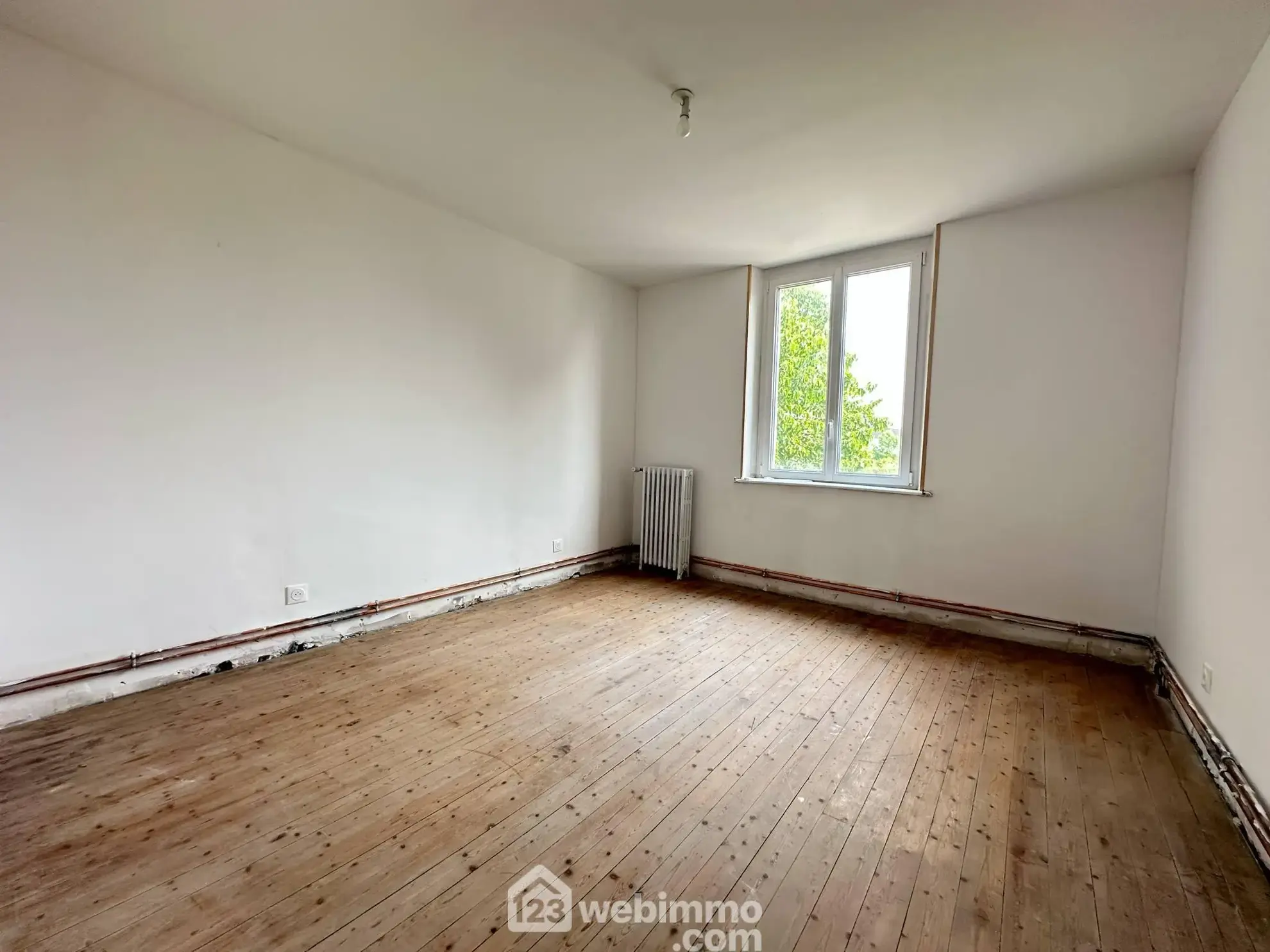 Magnifique maison en pierres de 160 m² à Laon avec cave et dépendance 