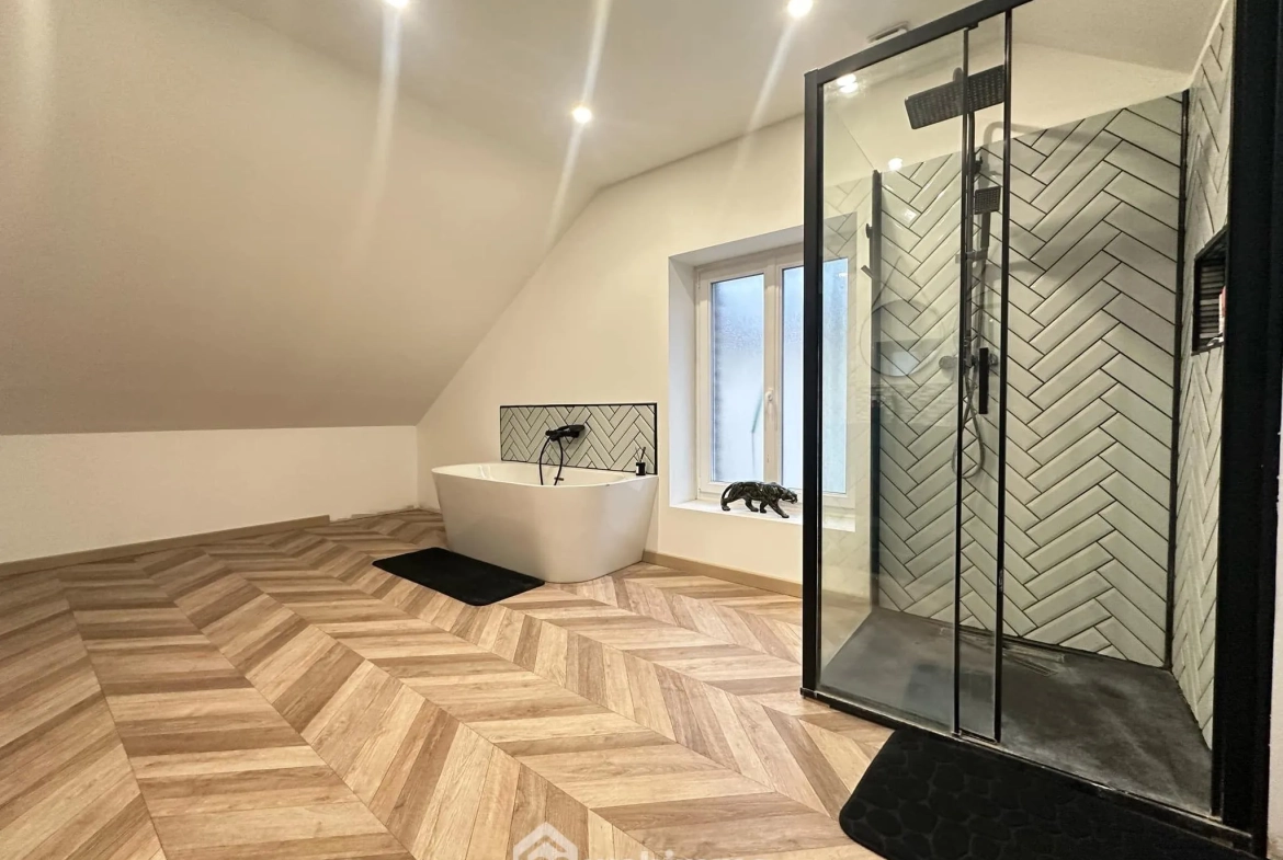 Magnifique maison en pierres de 160 m² à Laon avec cave et dépendance 