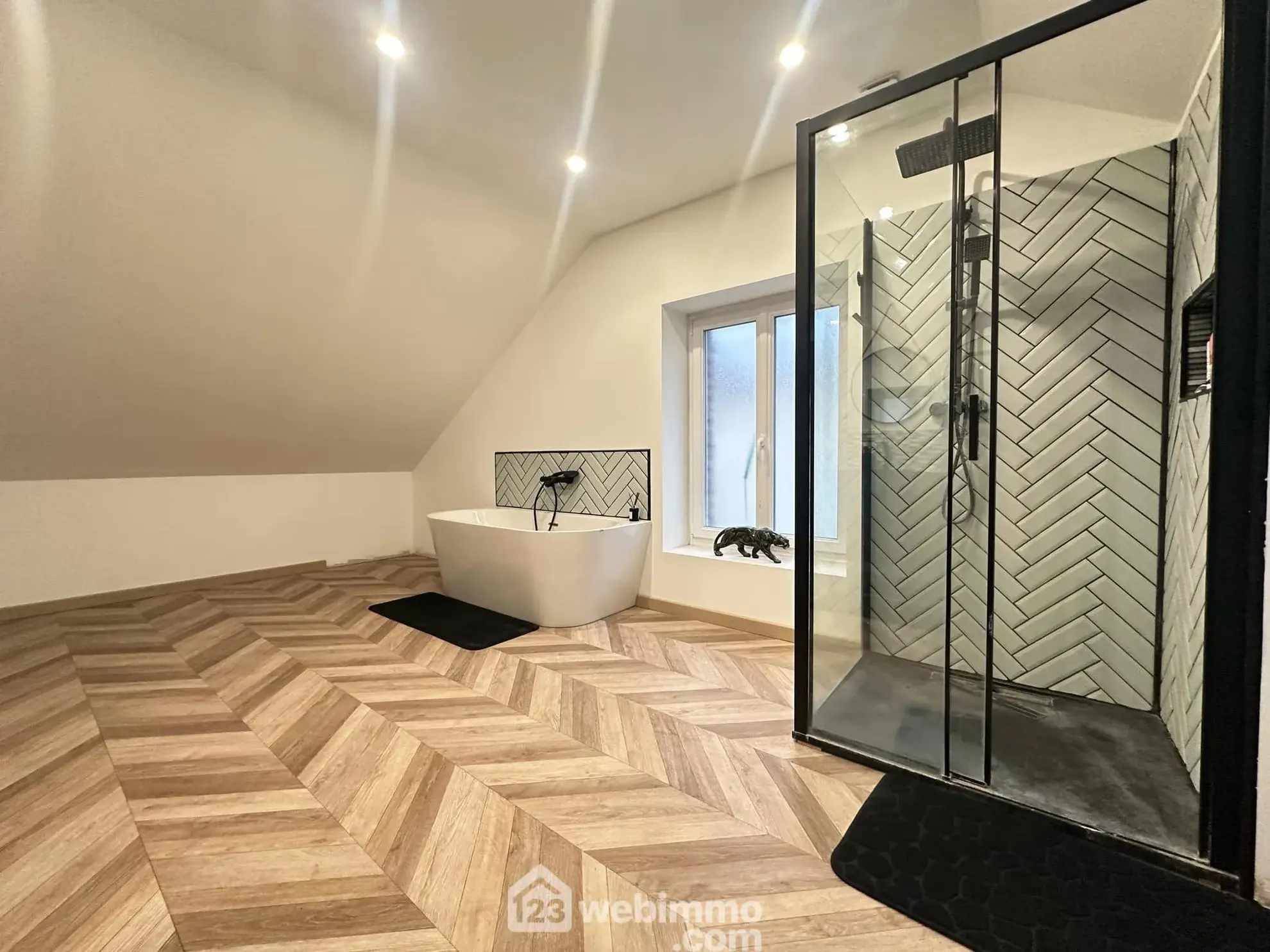 Magnifique maison en pierres de 160 m² à Laon avec cave et dépendance 