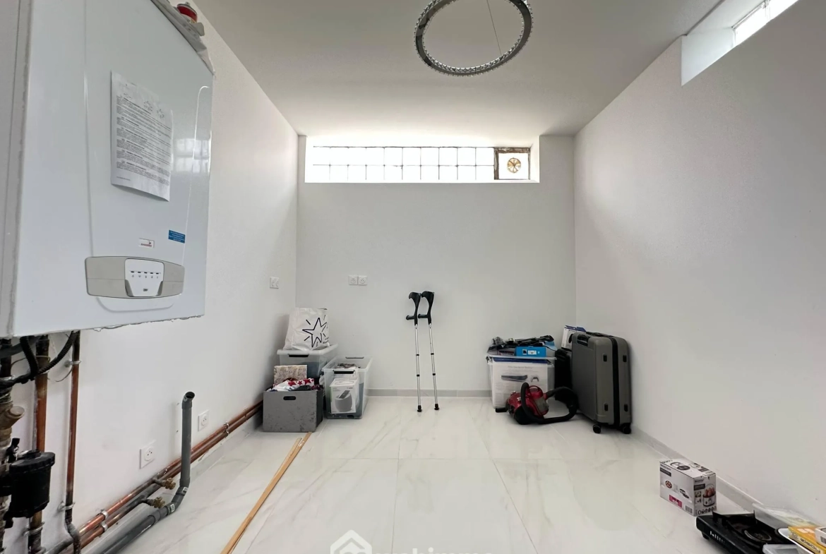 Magnifique maison en pierres de 160 m² à Laon avec cave et dépendance 