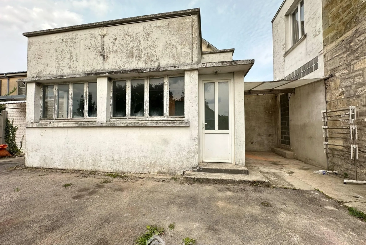Magnifique maison en pierres de 160 m² à Laon avec cave et dépendance 