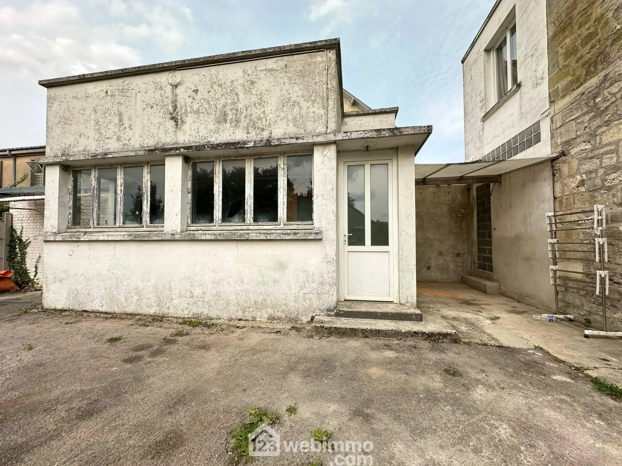 Magnifique maison en pierres de 160 m² à Laon avec cave et dépendance 