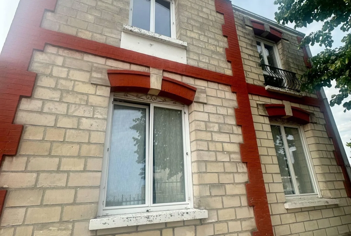 Magnifique maison en pierres de 160 m² à Laon avec cave et dépendance 