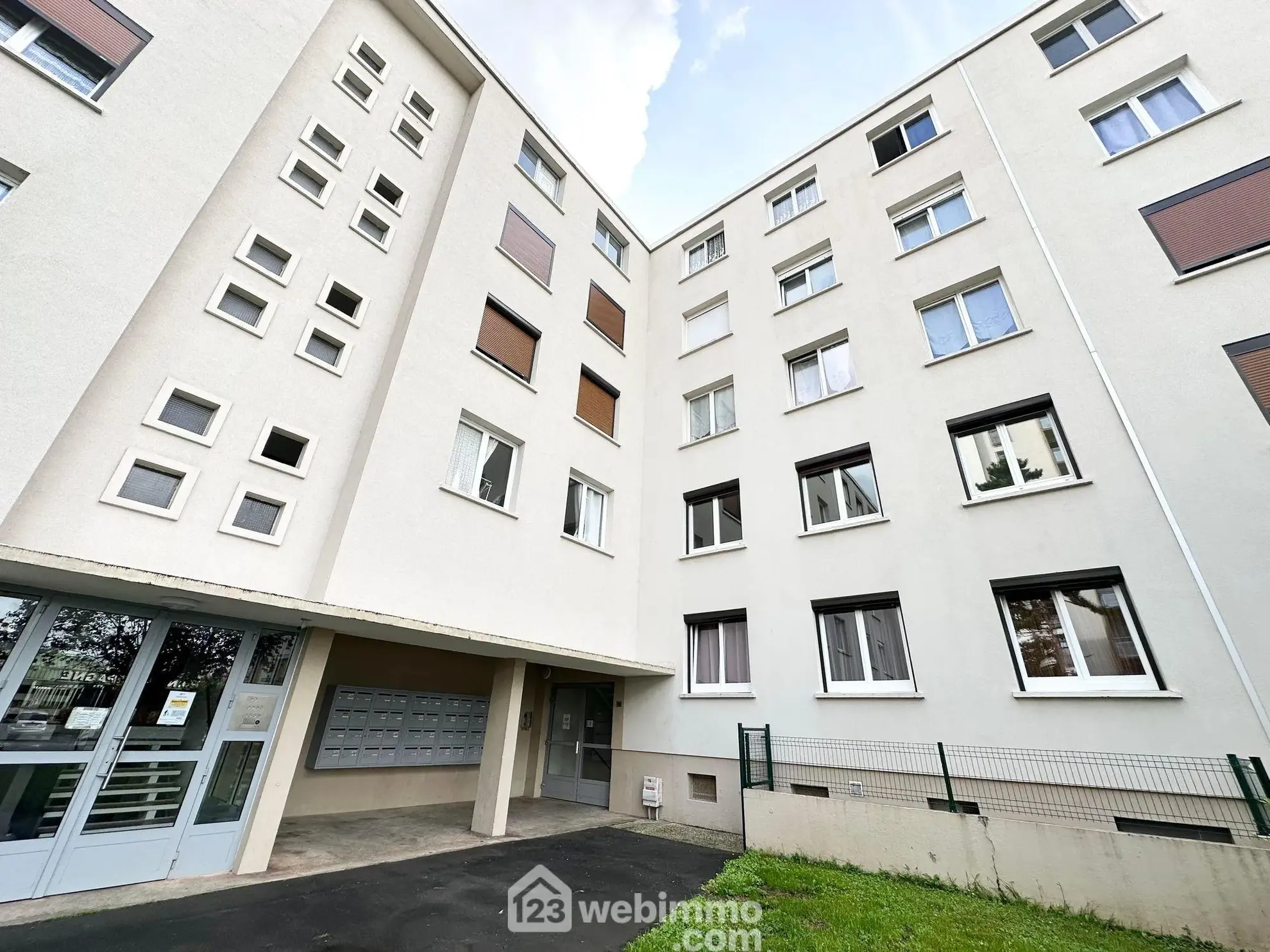 Appartement T5 à vendre à Laon - 85 m² avec balcon et cave 
