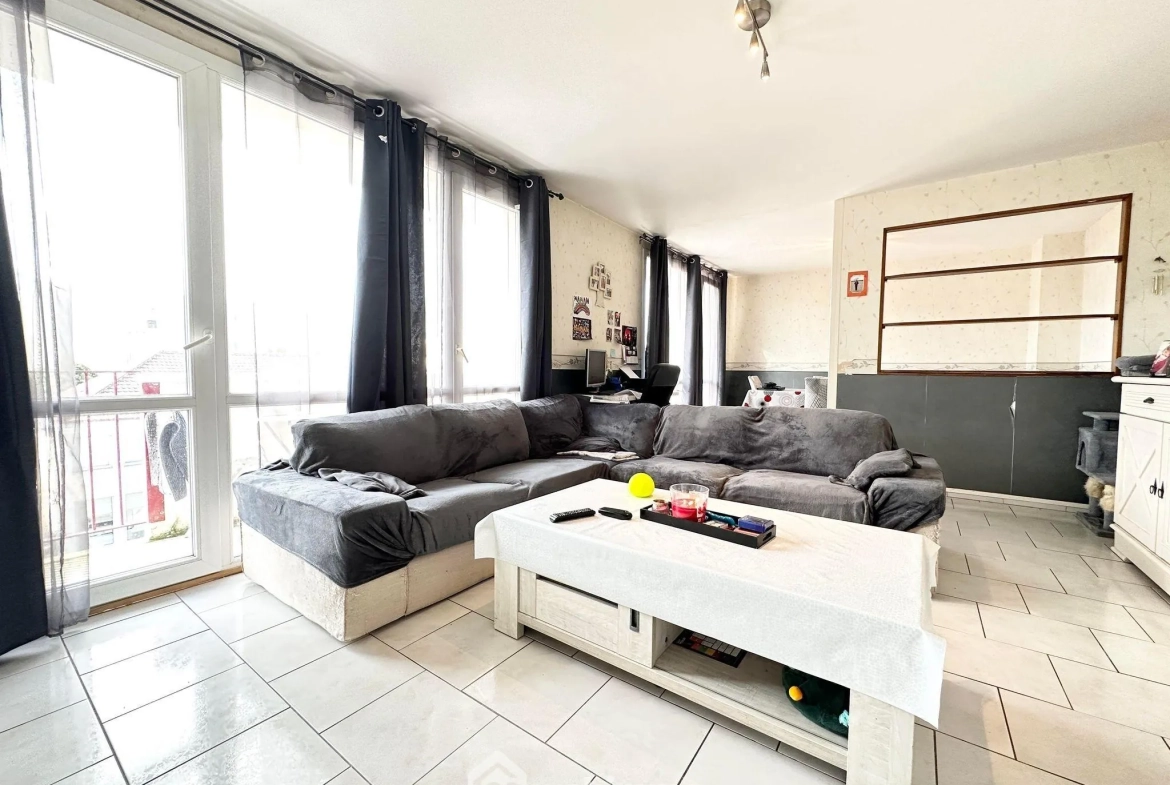 Appartement T5 à vendre à Laon - 85 m² avec balcon et cave 