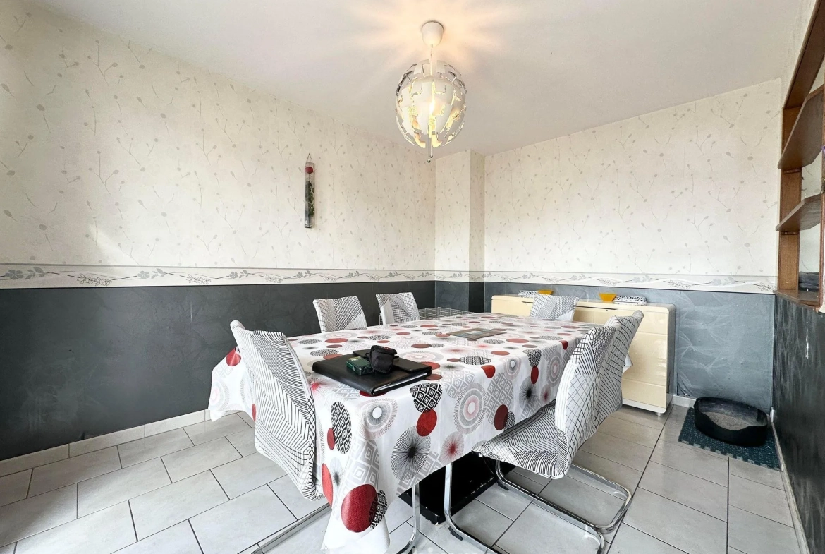 Appartement T5 à vendre à Laon - 85 m² avec balcon et cave 