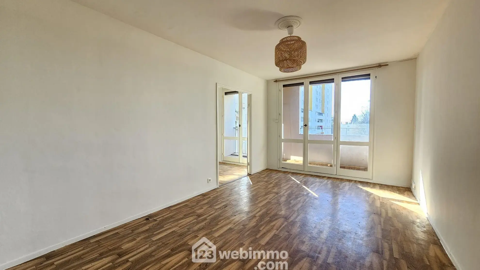 Appartement T3 de 60 m² à Pau avec balcon et possibilité de rénovation 