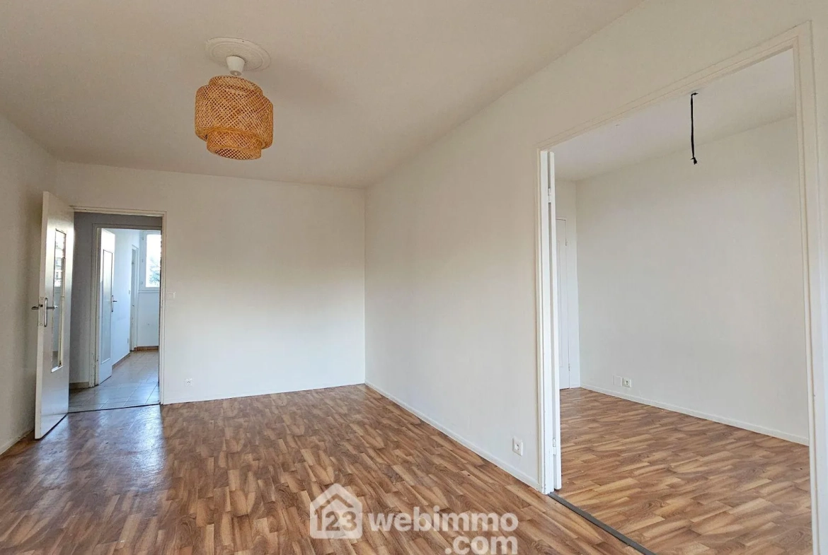 Appartement T3 de 60 m² à Pau avec balcon et possibilité de rénovation 