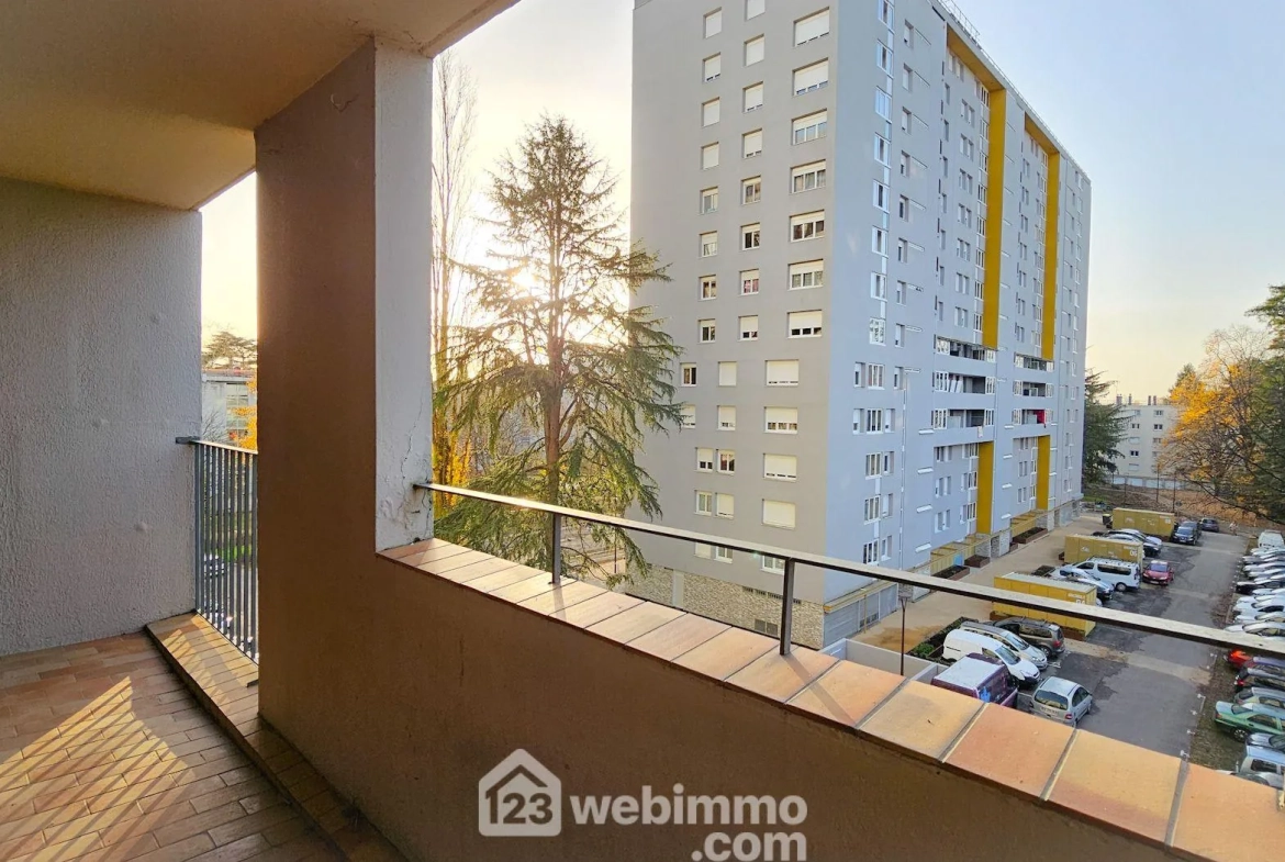 Appartement T3 de 60 m² à Pau avec balcon et possibilité de rénovation 