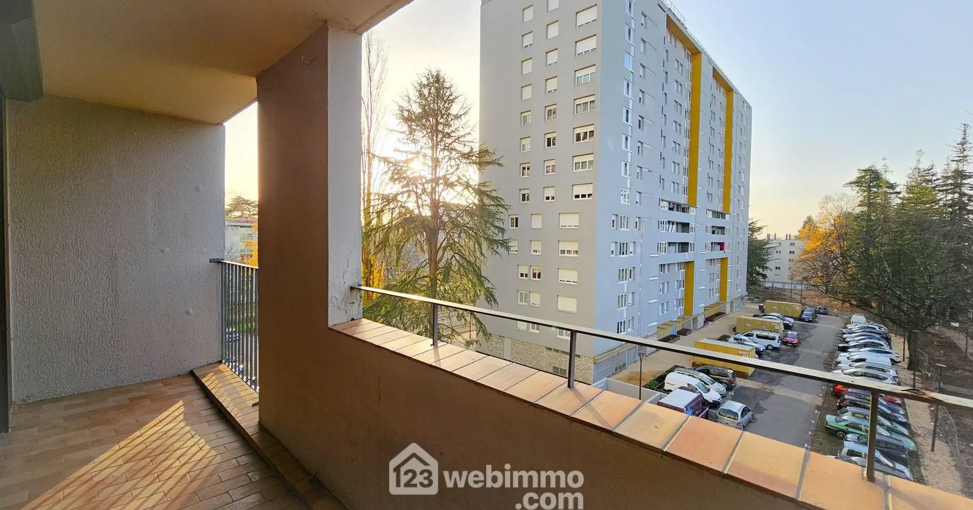 Appartement T3 de 60 m² à Pau avec balcon et possibilité de rénovation 