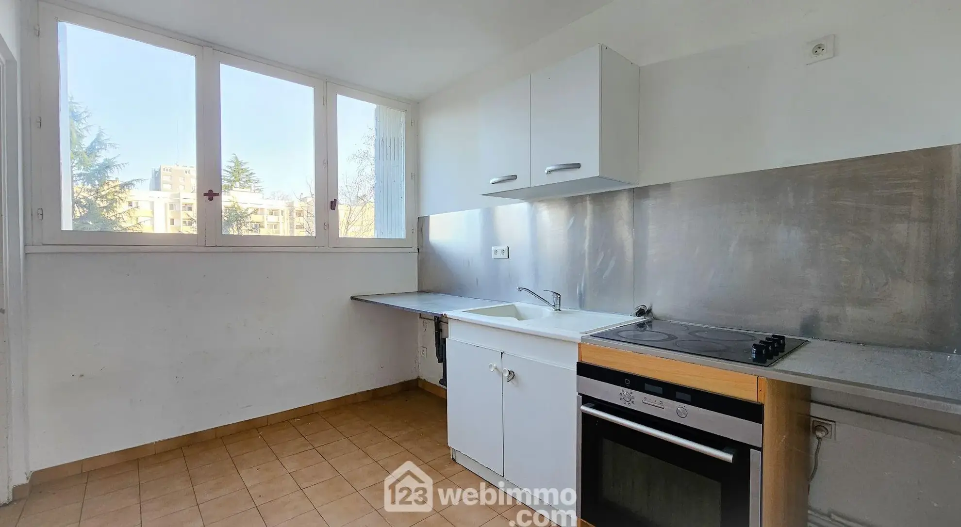 Appartement T3 de 60 m² à Pau avec balcon et possibilité de rénovation 
