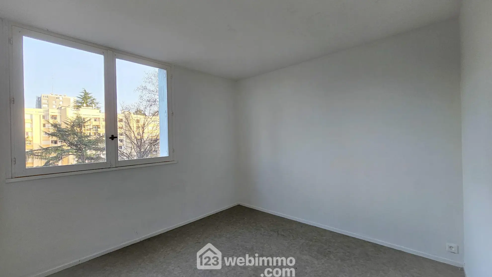 Appartement T3 de 60 m² à Pau avec balcon et possibilité de rénovation 