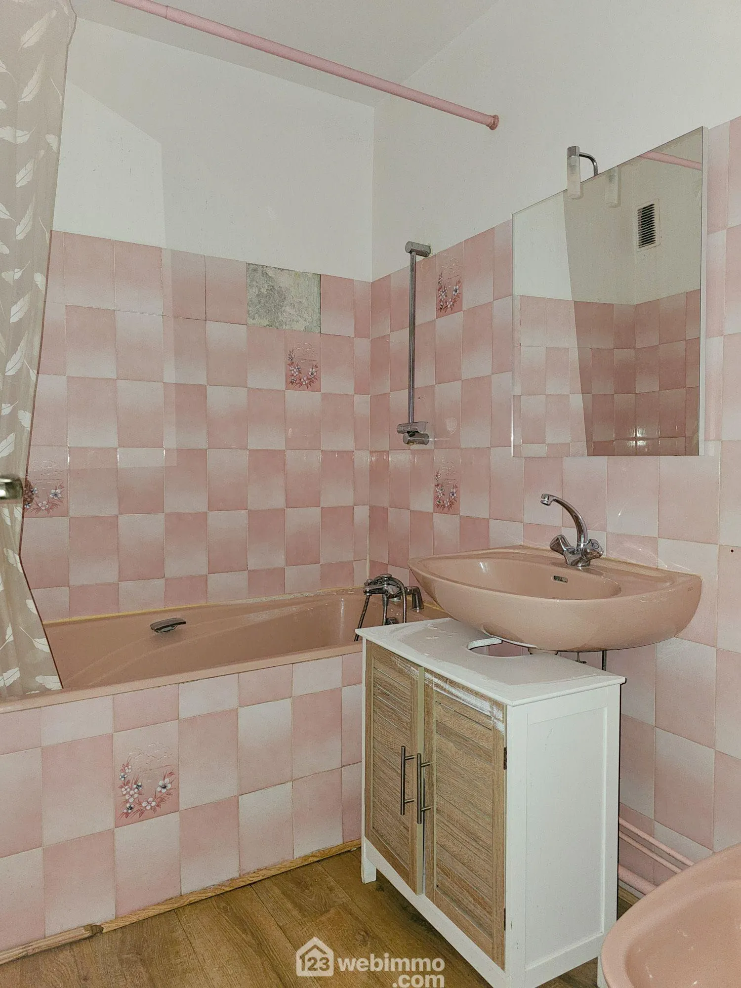 Appartement T3 de 60 m² à Pau avec balcon et possibilité de rénovation 