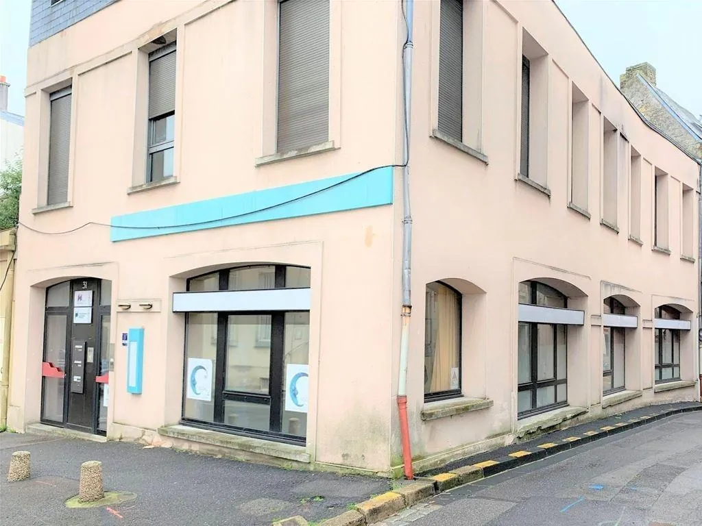 Local professionnel ou commercial de 150 m² à Laon avec extension possible 