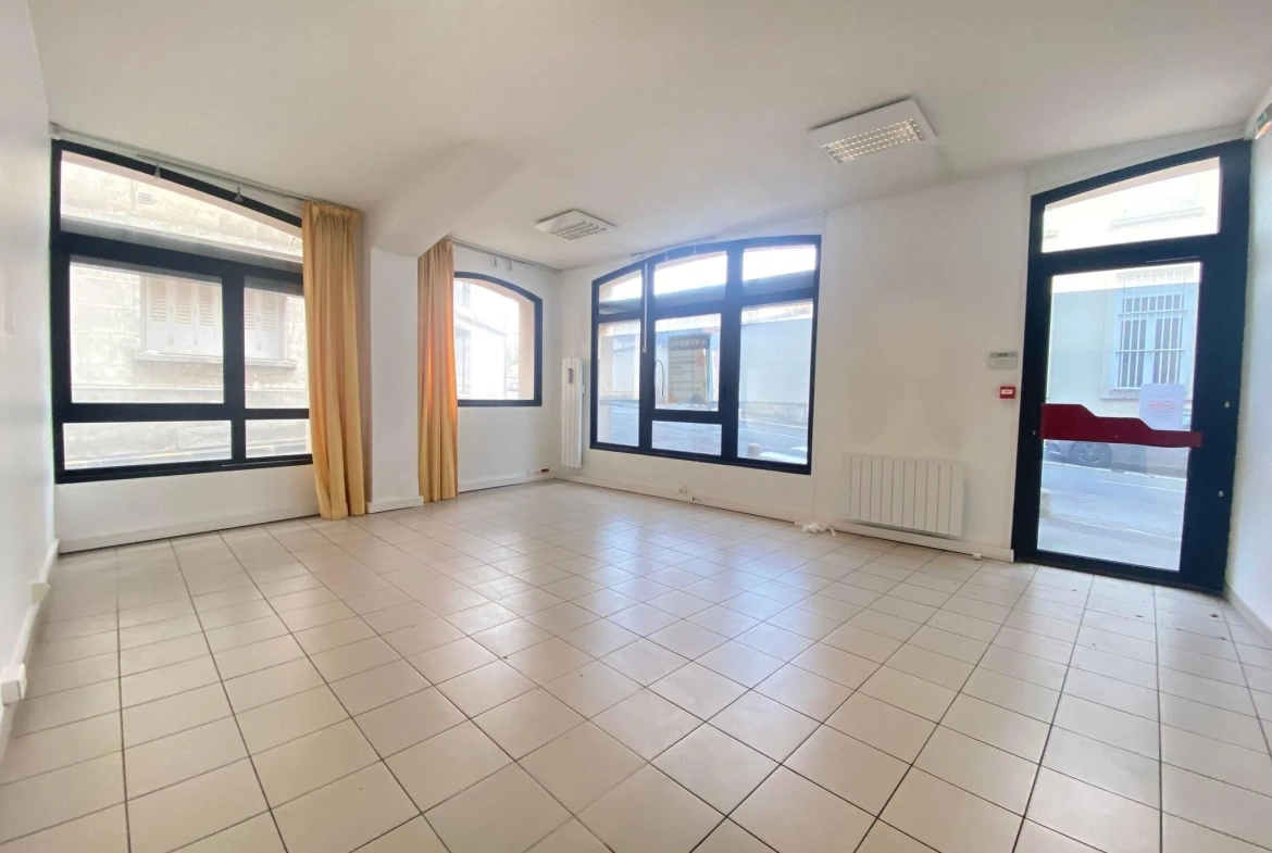 Local professionnel ou commercial de 150 m² à Laon avec extension possible 