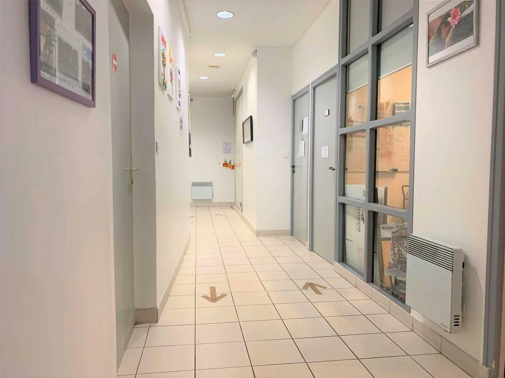 Local professionnel ou commercial de 150 m² à Laon avec extension possible 
