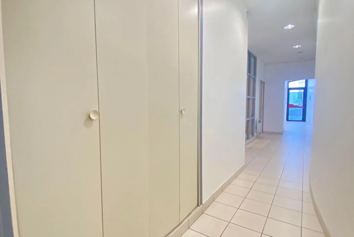 Local professionnel ou commercial de 150 m² à Laon avec extension possible 