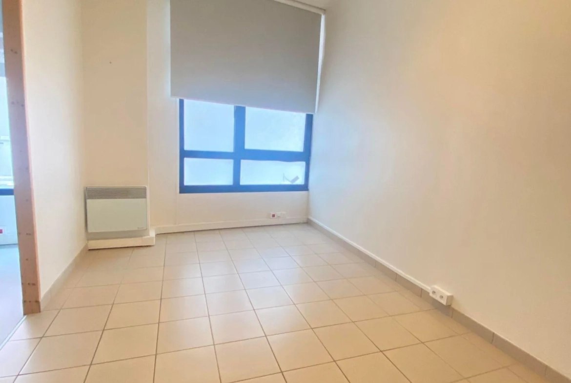 Local professionnel ou commercial de 150 m² à Laon avec extension possible 