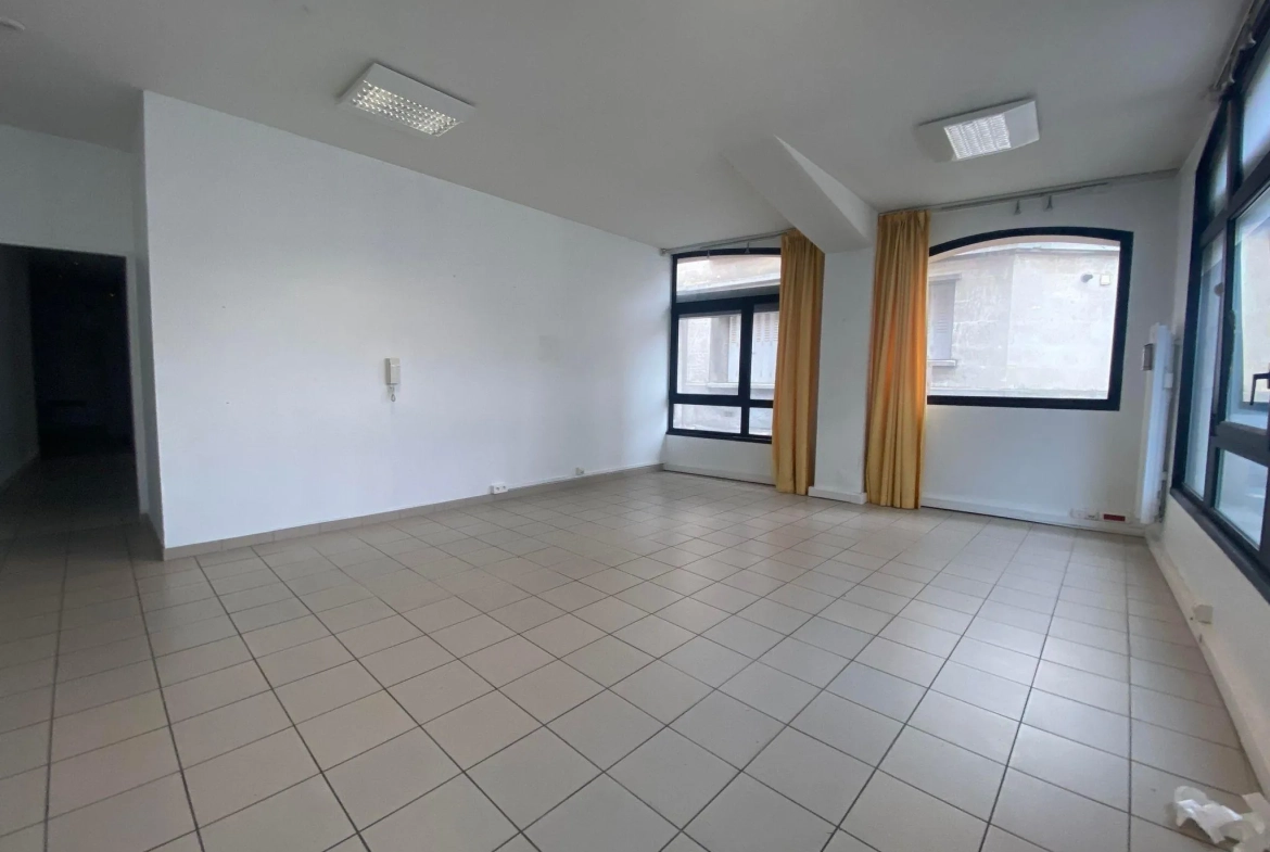 Local professionnel ou commercial de 150 m² à Laon avec extension possible 