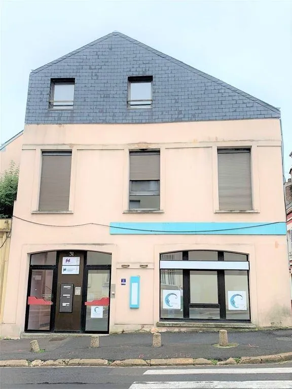 Local professionnel ou commercial de 150 m² à Laon avec extension possible 