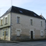 Grande maison à rénover à Préaux, 250 m² avec cour et garages, idéal investisseur ou famille