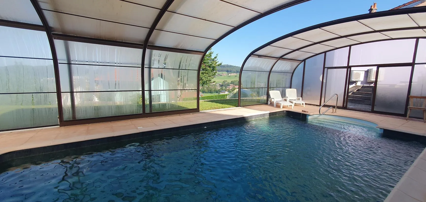 Maison de campagne avec véranda, piscine et vue sur la vallée proche Bruyères 