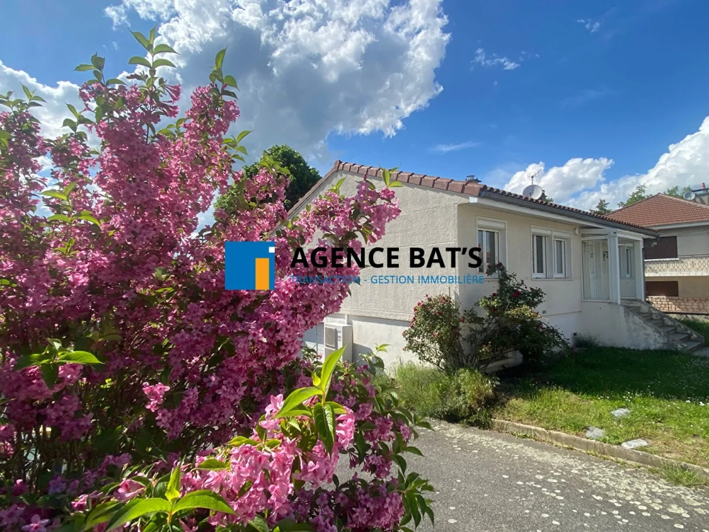Villa individuelle à vendre à Roche la Molière de 94 m² avec jardin et garage