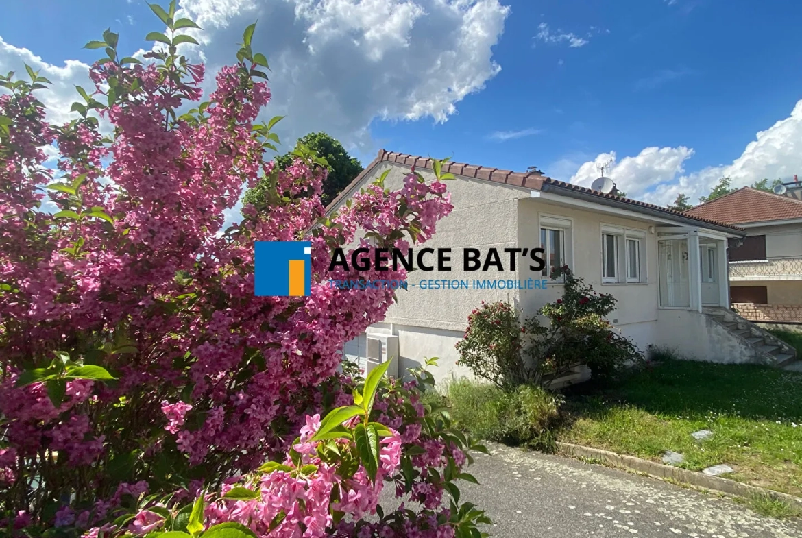 Villa individuelle à vendre à Roche la Molière de 94 m² avec jardin et garage 