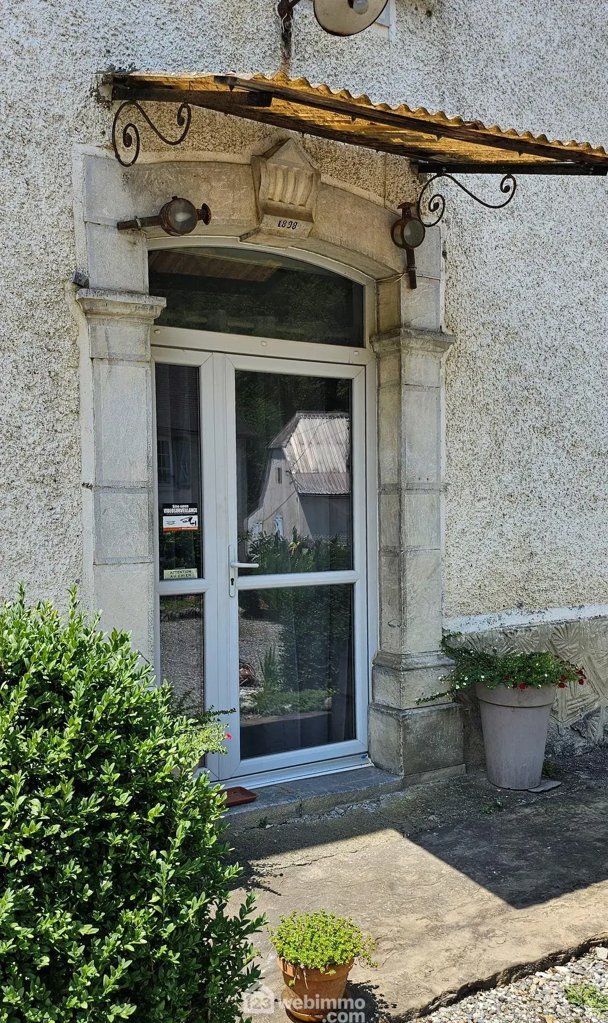 Maison à rénover avec grand terrain à Louvie-Juzon, proche des montagnes 