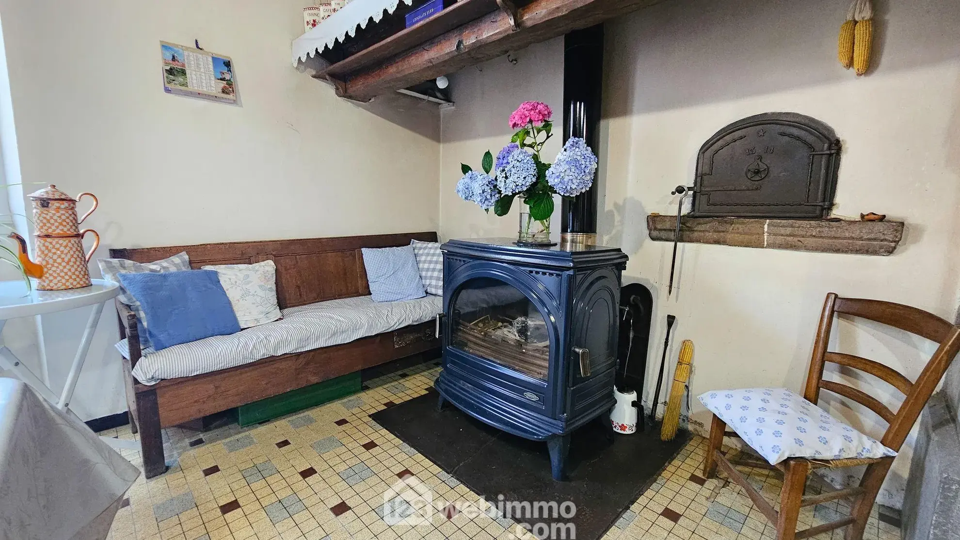 Maison à rénover avec grand terrain à Louvie-Juzon, proche des montagnes 