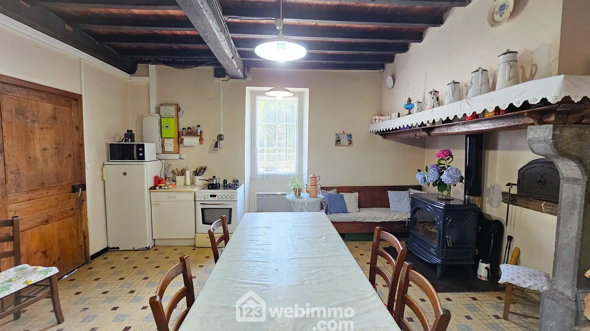 Maison à rénover avec grand terrain à Louvie-Juzon, proche des montagnes 