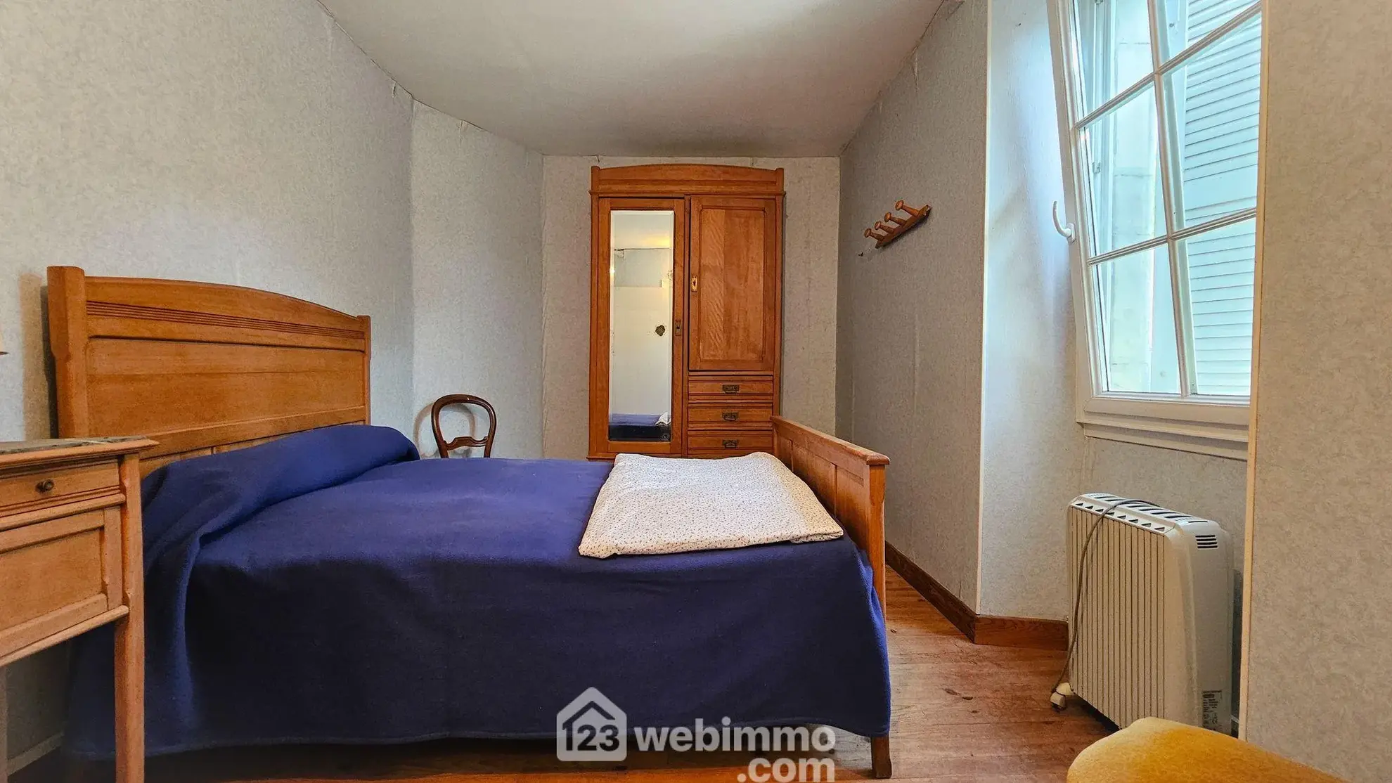 Maison à rénover avec grand terrain à Louvie-Juzon, proche des montagnes 