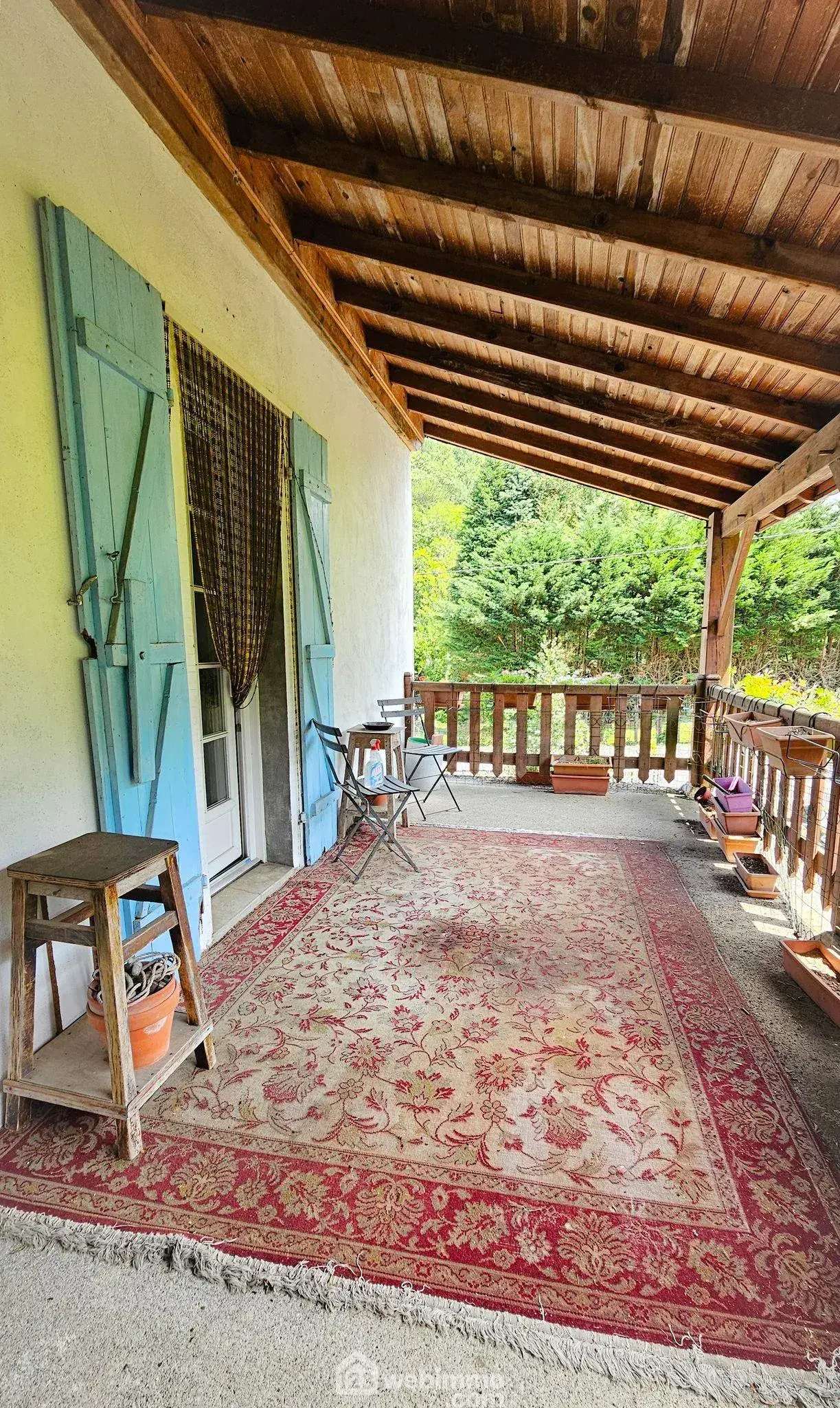 Maison à rénover avec grand terrain à Louvie-Juzon, proche des montagnes 