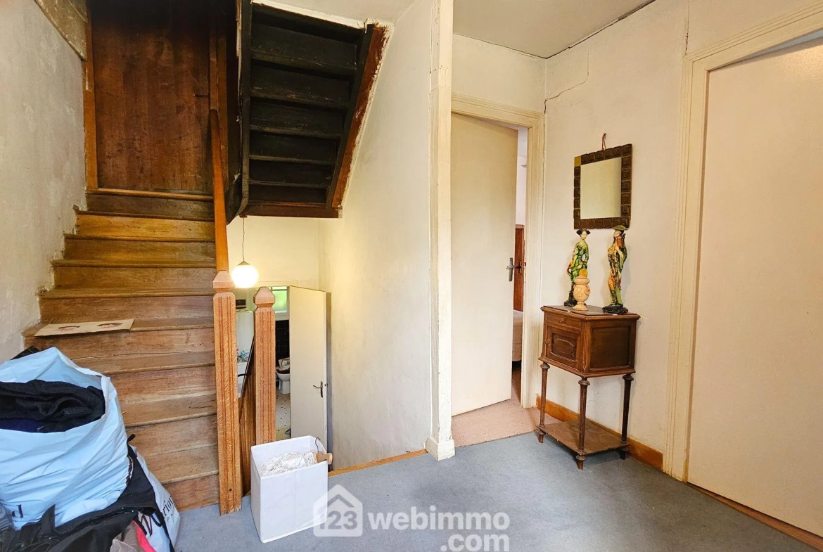 Maison à rénover avec grand terrain à Louvie-Juzon, proche des montagnes 