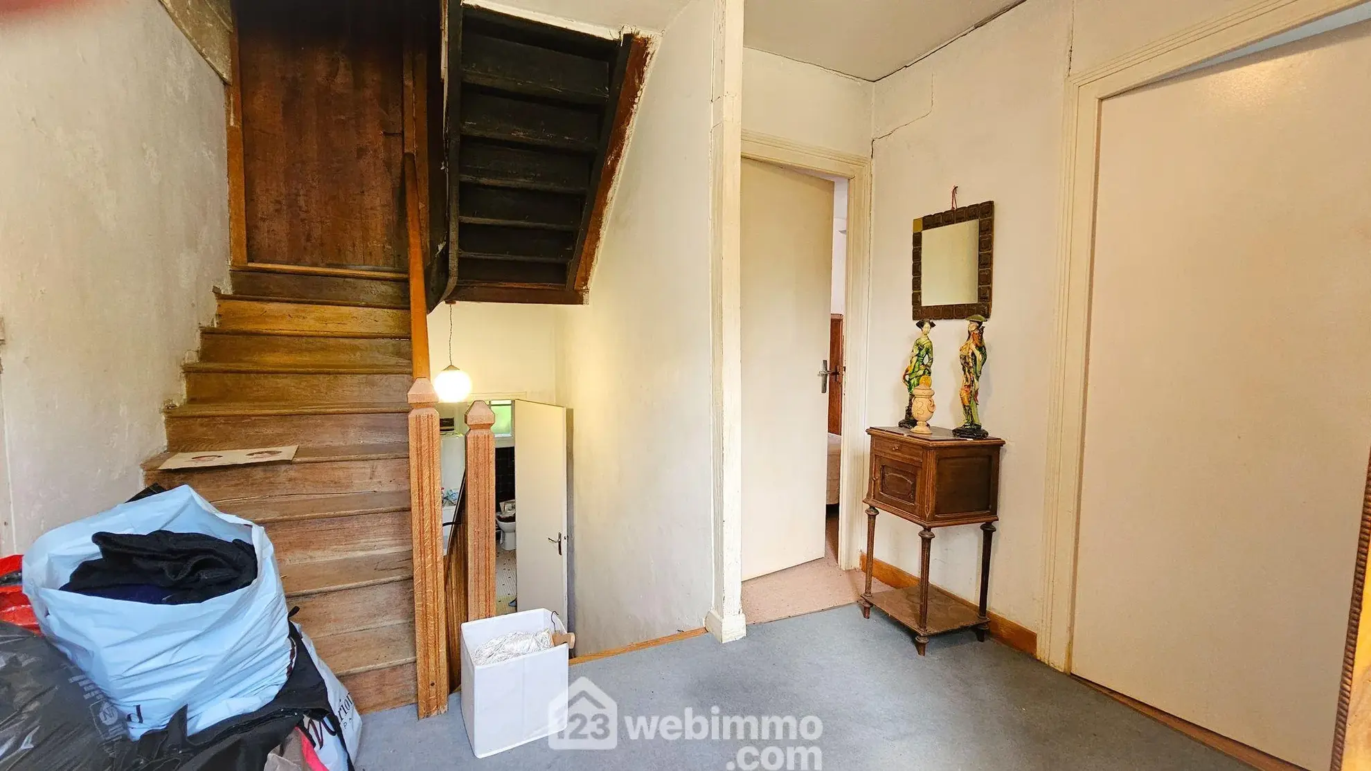Maison à rénover avec grand terrain à Louvie-Juzon, proche des montagnes 