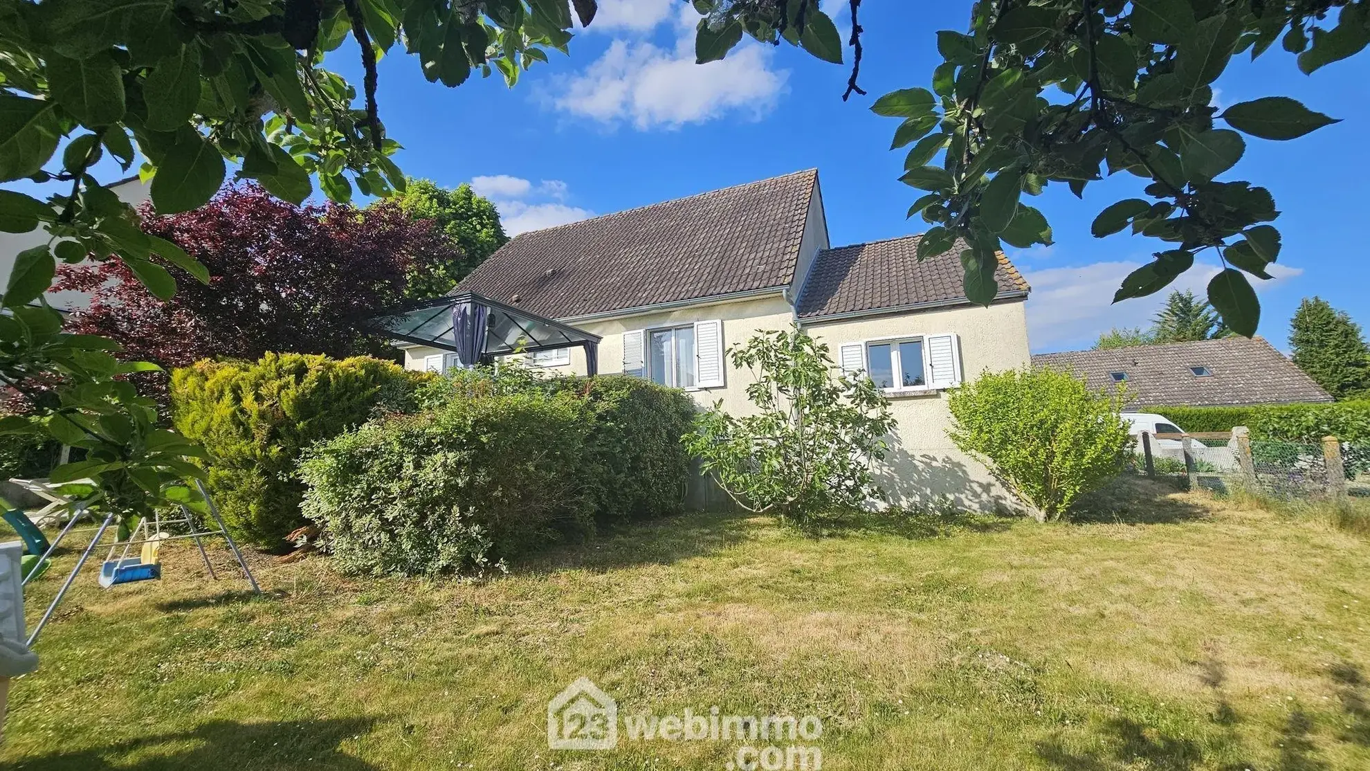 Maison de 87 m² avec terrasse et garage à Le Malesherbois 