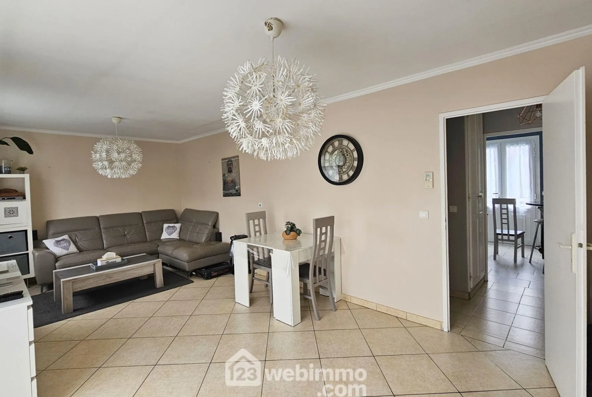 Maison de 87 m² avec terrasse et garage à Le Malesherbois 