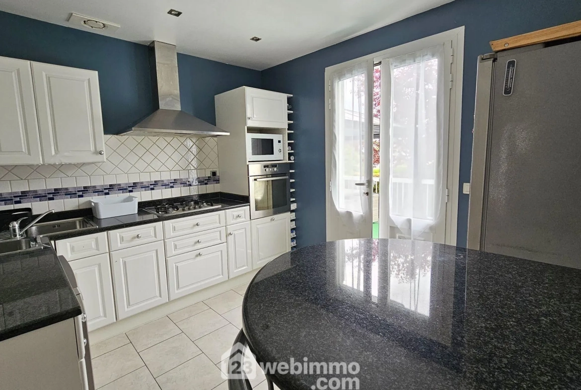 Maison de 87 m² avec terrasse et garage à Le Malesherbois 