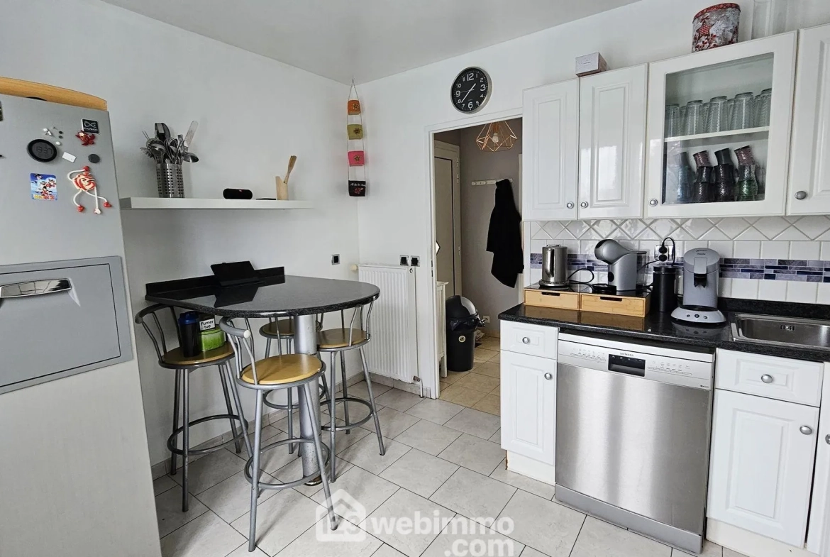 Maison de 87 m² avec terrasse et garage à Le Malesherbois 