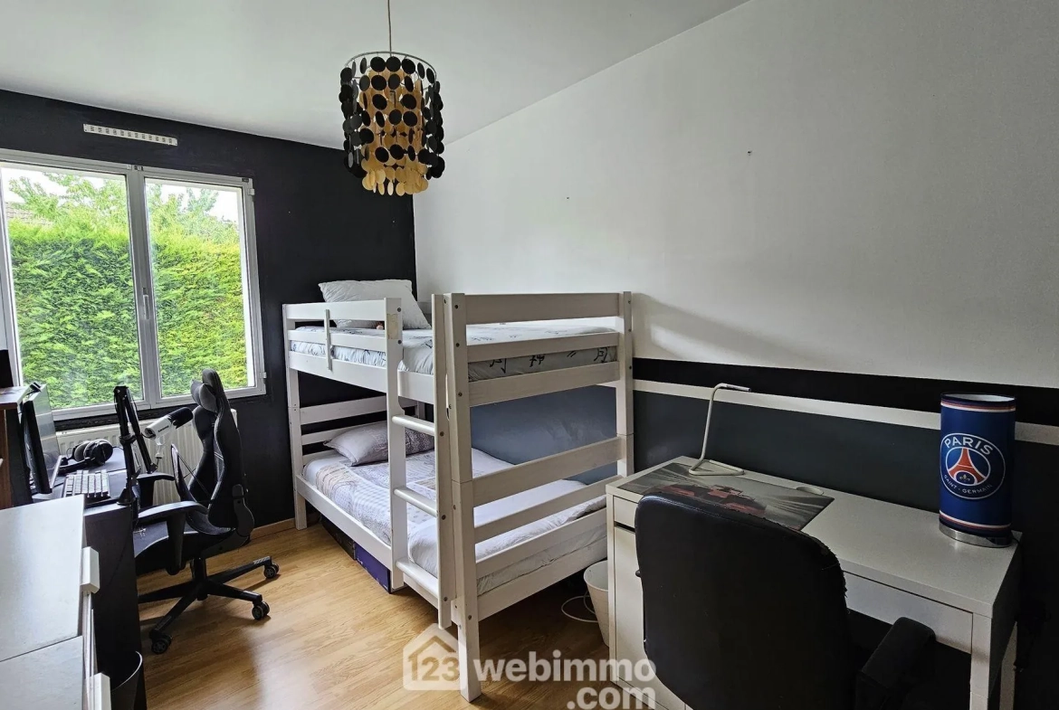 Maison de 87 m² avec terrasse et garage à Le Malesherbois 
