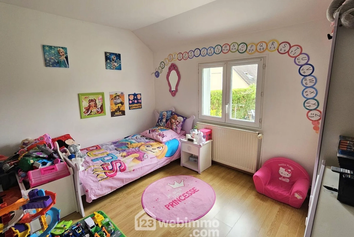 Maison de 87 m² avec terrasse et garage à Le Malesherbois 