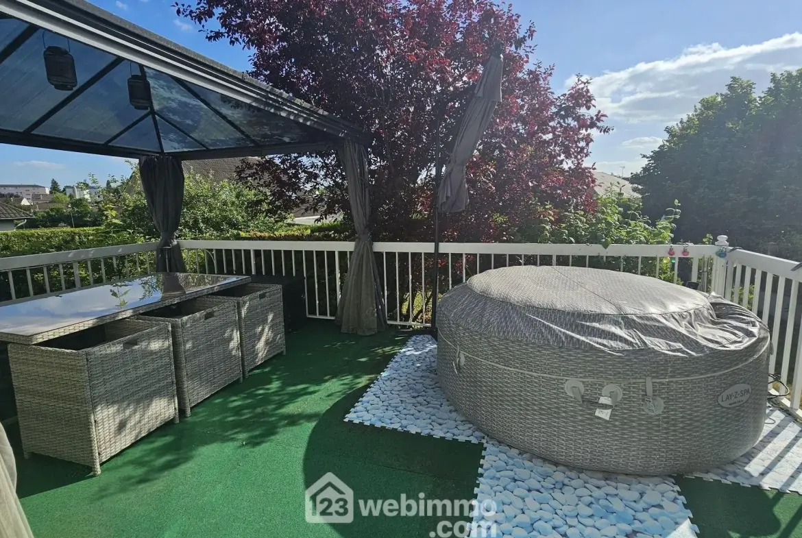 Maison de 87 m² avec terrasse et garage à Le Malesherbois 