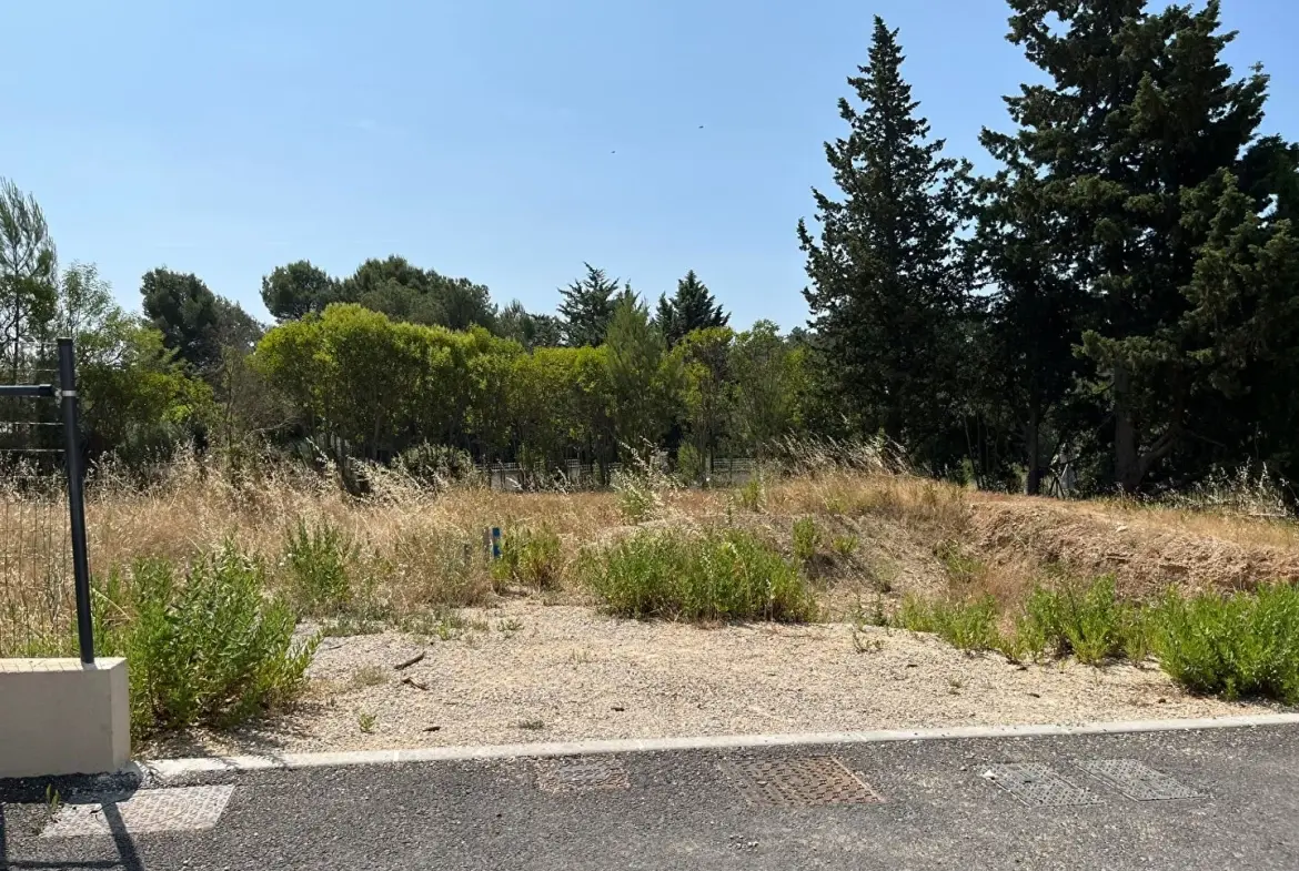 Terrain à bâtir de 345 m² à Lambesc avec permis de construire autorisé 