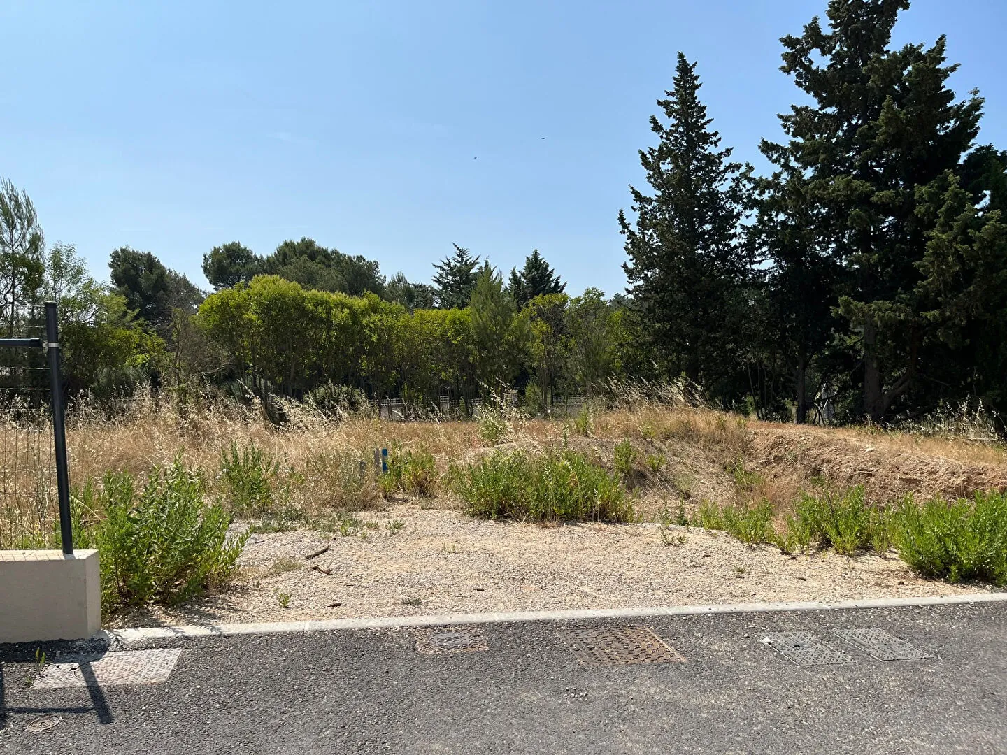 Terrain à bâtir de 345 m² à Lambesc avec permis de construire autorisé 