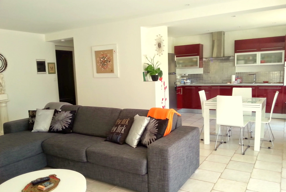 Maison neuve à Yerville de 109 m² avec 4 chambres et garage dans un quartier résidentiel calme 