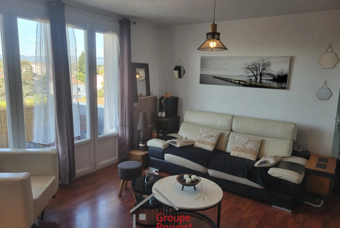 Appartement T3 à Roanne de 68 m² avec balcon, cave et parking, proche nature 